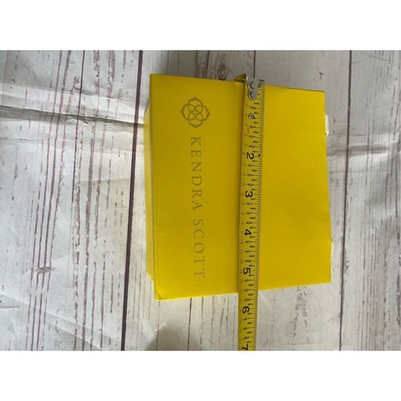 Kendra Scott gift box and bag set - Picture 2 of 11